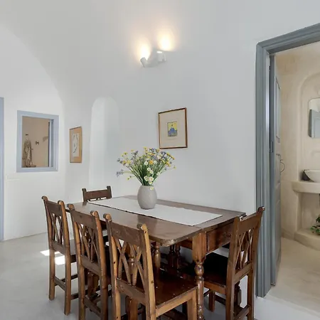 Skala Traditonal Cave House * Oia