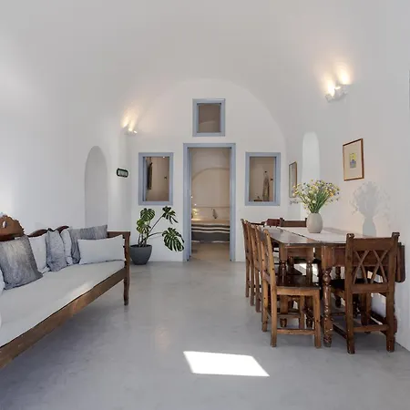 Skala Traditonal Cave House Oia