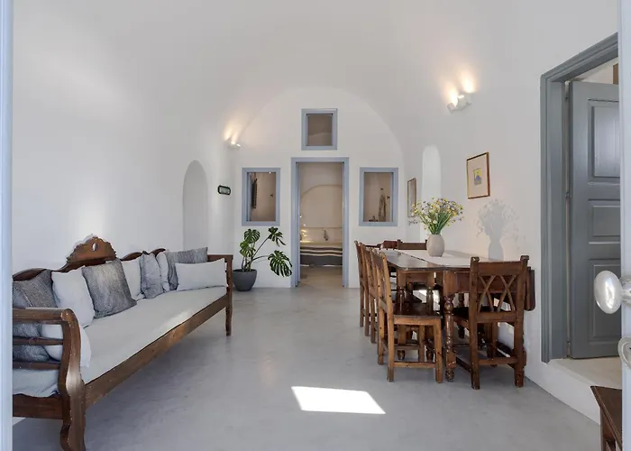 Skala Traditonal Cave House 이아