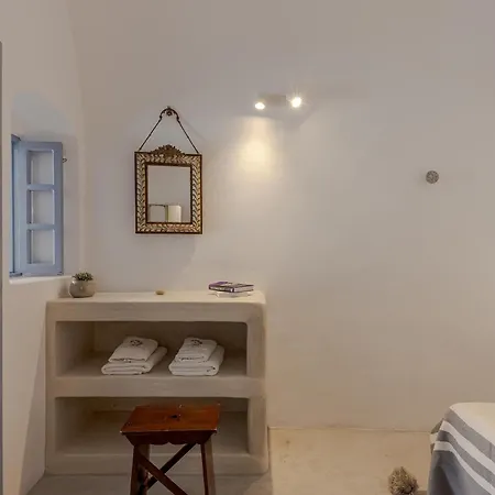 Skala Traditonal Cave House * Oia